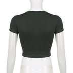 Kurzärmliges Crop-Top mit Rundhalsausschnitt und Kontrastdruck 