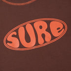 Top corto con scollo a giro e maniche corte a contrasto con motivo "sure" 