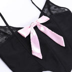 Top corto con scollo a U e schiena scoperta in pizzo patchwork con fiocco 