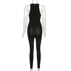 Ärmelloser Jumpsuit aus einfarbigem Fischnetz mit Rundhalsausschnitt und ausgehöhlter Spitze