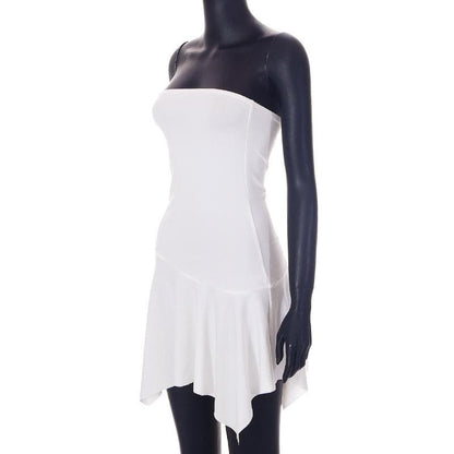 Ärmelloses, rückenfreies Minikleid mit unregelmäßigem Schlauch und Rüschen 