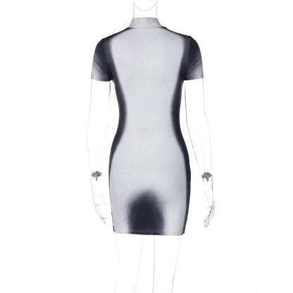 Kurzärmliges, hochgeschlossenes Minikleid mit kontrastierendem Bodyprint 