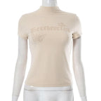 Top a maniche corte con collo alto e perline 