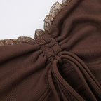 Top corto senza maniche con scollo a V, coulisse e orlo in pizzo 