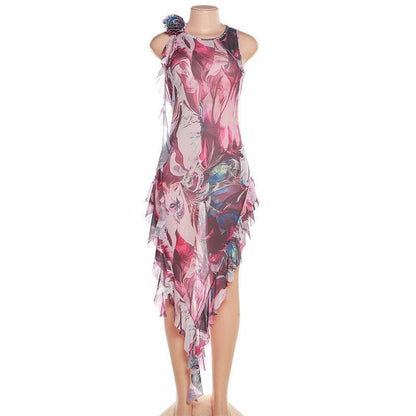 Ärmelloses Maxikleid aus transparentem Netzstoff mit abstraktem Druck und kontrastierenden Rüschen 
