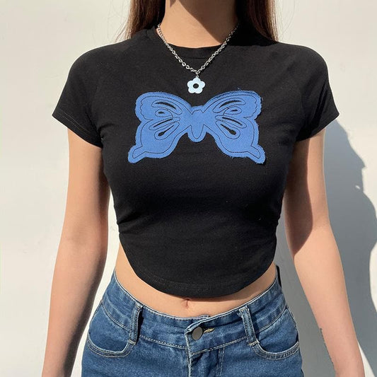 Kurzärmliges Crop-Top mit Schmetterlings-Patchwork und Kontrast