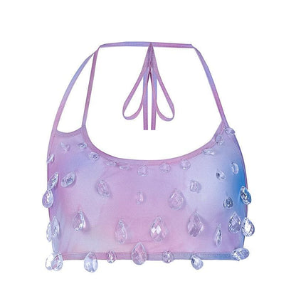 Rückenfreies Neckholder-Crop-Top zum Selbstbinden mit transparentem Netzstoff und Batikmuster und Steinanhänger 