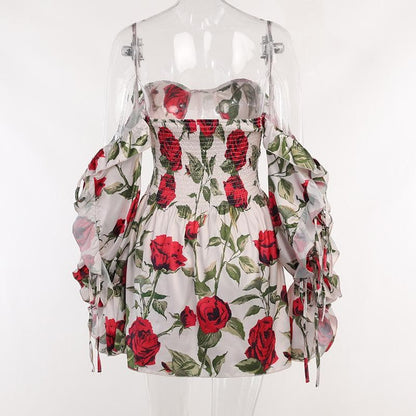 Schulterfreies, kontrastierendes, langärmliges, rückenfreies Minikleid mit Blumenmuster 