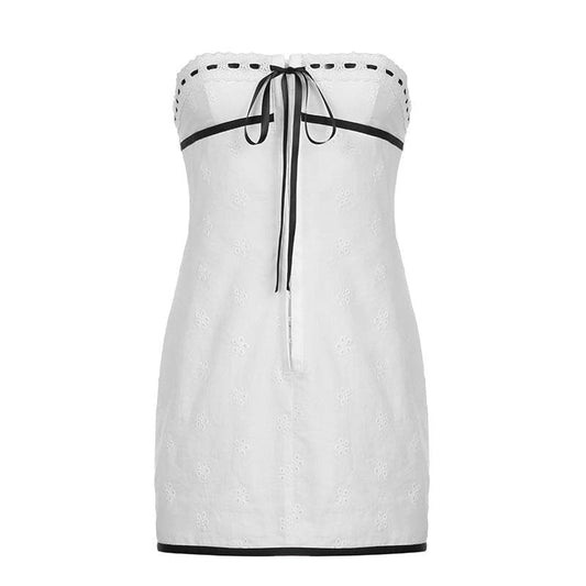Strukturiertes, kontrastfarbenes, rückenfreies Mini-Tube-Kleid zum Selbstbinden mit Knöpfen