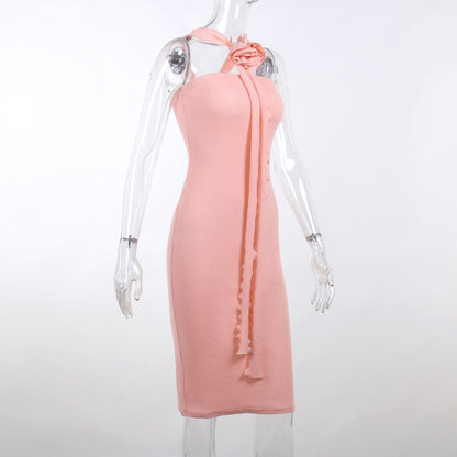 Geripptes, einfarbiges Midikleid mit Schlitz, Blumenapplikation und Rüschenband