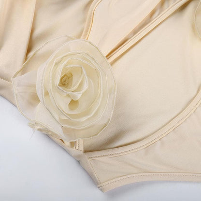 Bodysuit con scollo all'americana, schiena scoperta, arricciato e applicazioni di fiori traforati