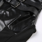 Top corto in similpelle con bottoni patchwork senza maniche e fibbia