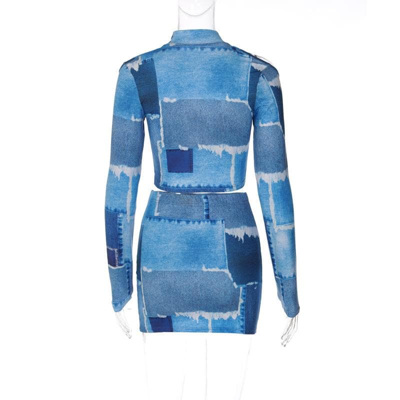 Minigonna in denim con stampa a O e maniche lunghe, collo alto e traforato 