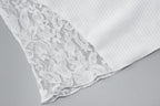 Top corto in pizzo senza maniche con scollo a U e patchwork in tinta unita 