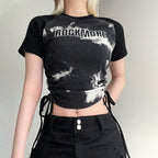 Top corto a maniche corte con patchwork a contrasto e tie-dye con coulisse 