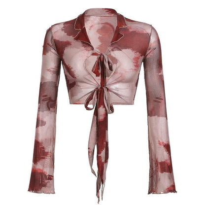 Top corto in rete trasparente con volant tie-dye a maniche lunghe e annodabile