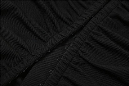 Top corto a tubino con scollo all'americana, schiena scoperta, arricciato e applicazioni floreali con bottoni