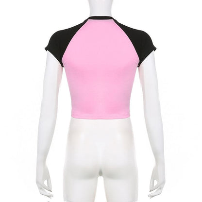 Top corto a maniche corte con scollo rotondo e patchwork a contrasto con motivo a stelle 