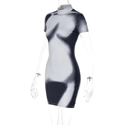 Kurzärmliges, hochgeschlossenes Minikleid mit kontrastierendem Bodyprint 