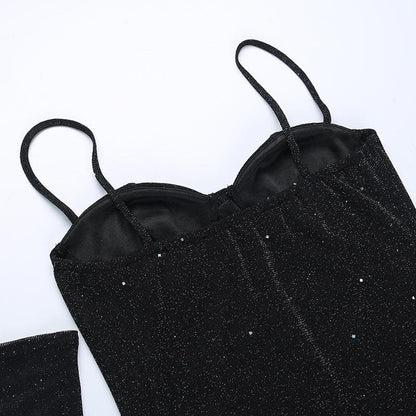 Minikleid mit Camisole-Ausschnitt und Schlitz mit Perlen und Handschuhen - Schlussverkauf 