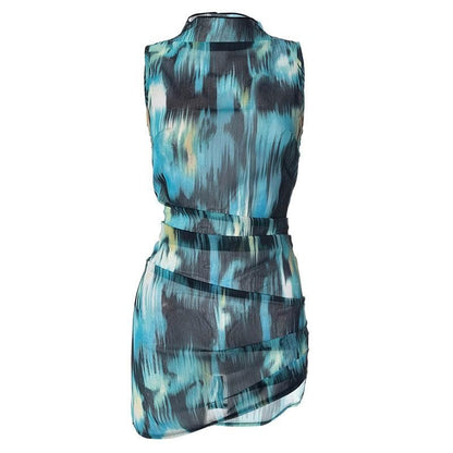 Ärmelloses Minikleid aus Chiffon mit hohem Kragen, Batikmuster und gerafftem Kontrast