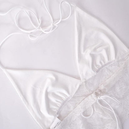 Top corto con laccetti allacciati alla schiena e scollo a V in patchwork di pizzo