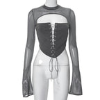 Top con corsetto, maniche svasate, scollo rotondo, schiena scoperta e lacci 