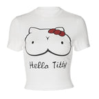 Top corto a maniche corte con scollo rotondo e motivo "Hello Titty" a contrasto