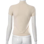 Top a maniche corte con collo alto e perline 