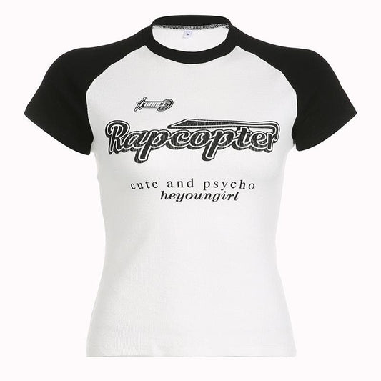Top girocollo a maniche corte con motivo a lettere patchwork a contrasto 