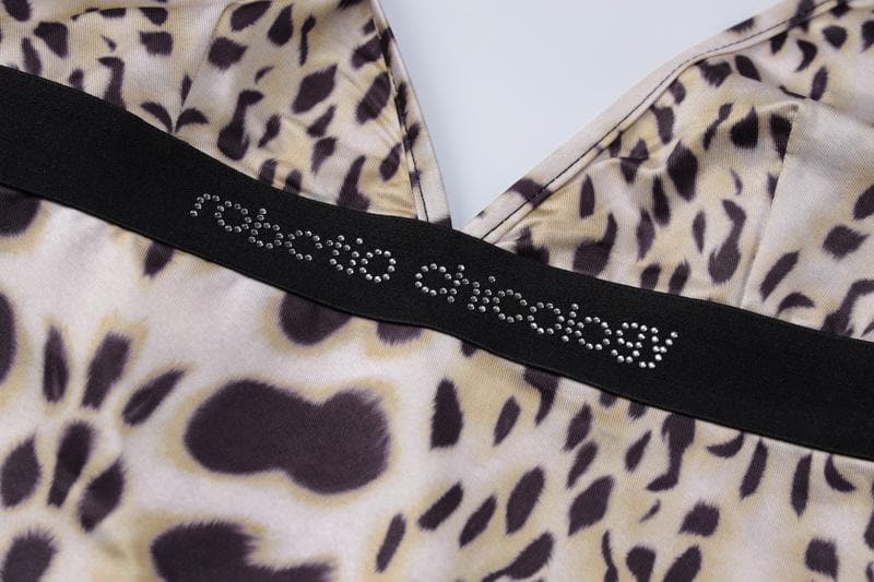 Top canotta con scollo a V e schiena scoperta, patchwork di perline e stampa leopardata 