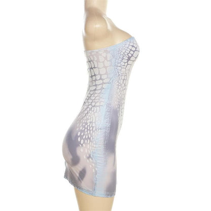 Tief ausgeschnittenes, unregelmäßiges Mini-Tube-Kleid mit Schlitz und Kontrastdruck