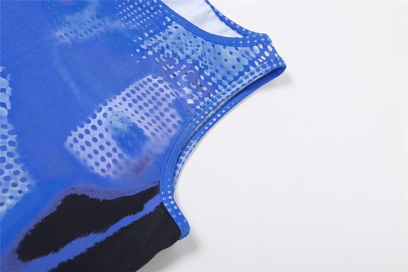 Mini abito senza maniche con scollo rotondo e contrasto di fantasia sul corpo 