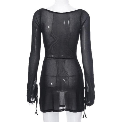 Transparentes, langärmliges Minikleid aus transparentem Netzstoff mit quadratischem Ausschnitt und Schlitz