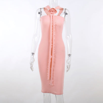 Geripptes, einfarbiges Midikleid mit Schlitz, Blumenapplikation und Rüschenband