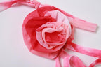 Top corto con scollo a V senza schienale, applicazione di fiori, nastro a contrasto, lacci autobloccanti 