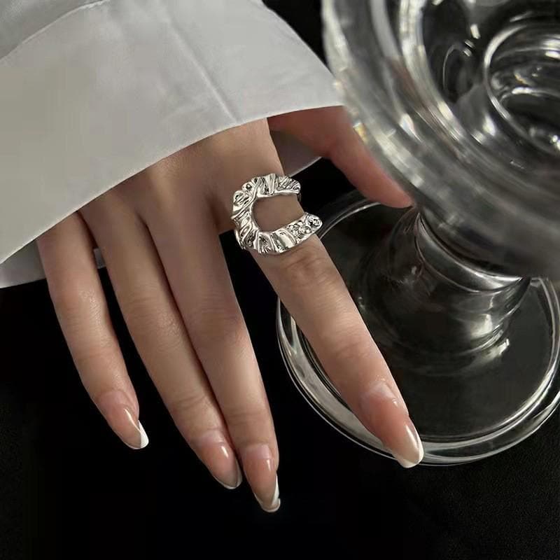 Gerüschter unregelmäßiger offener Ring 