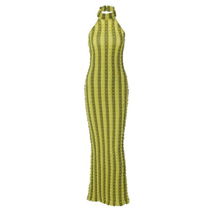 Rückenfreies Maxikleid mit hohem Halsausschnitt und Waffel-Neckholder in Kontrastfarbe