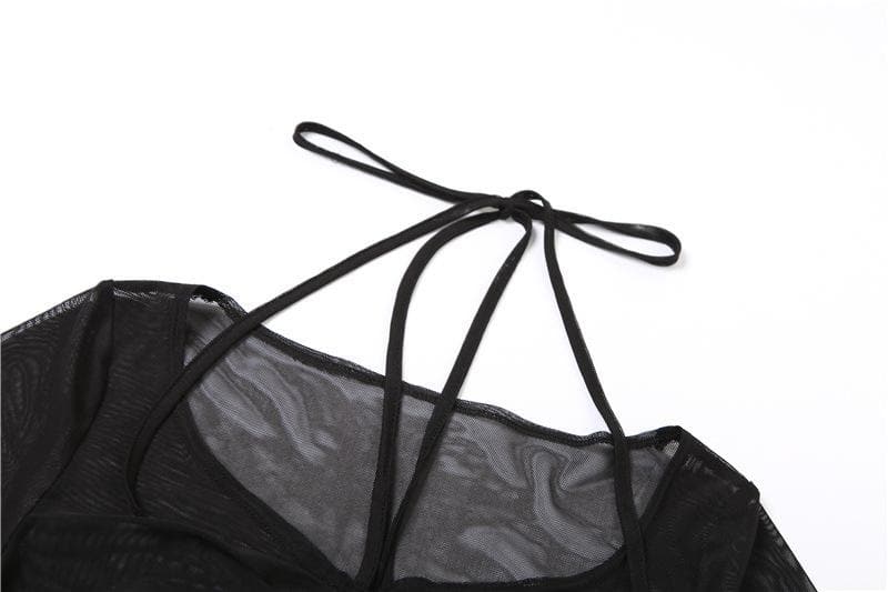 Top corto in 2 pezzi con scollo all'americana, maniche corte in rete e orlo in pizzo. 