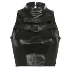 Top corto in similpelle con bottoni patchwork senza maniche e fibbia