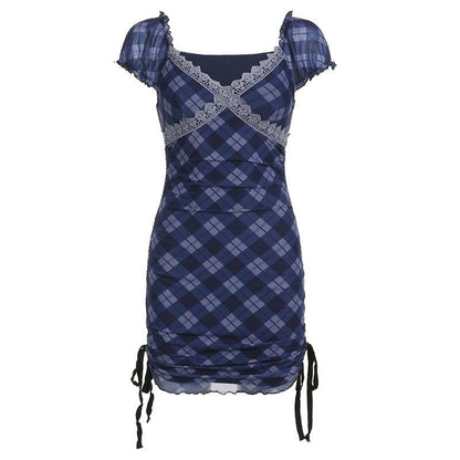 Kariertes, kontrastierendes Spitzensaum-Minikleid aus Netzstoff mit V-Ausschnitt und kurzen Ärmeln 