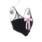 Top corto con scollo a U e schiena scoperta in pizzo patchwork con fiocco 